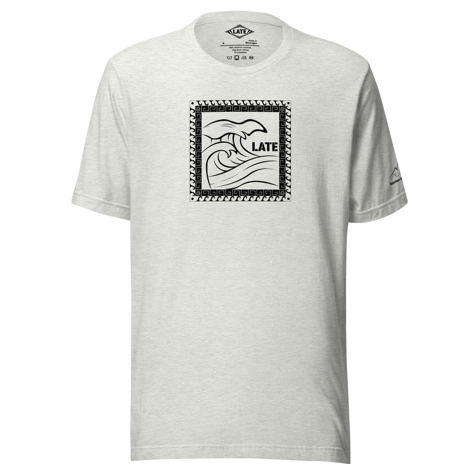 T-Shirt Tricky Wave design vague japonnaise et contour maori texte Late marque de vetement de surf. Tshirt unisex couleur gris