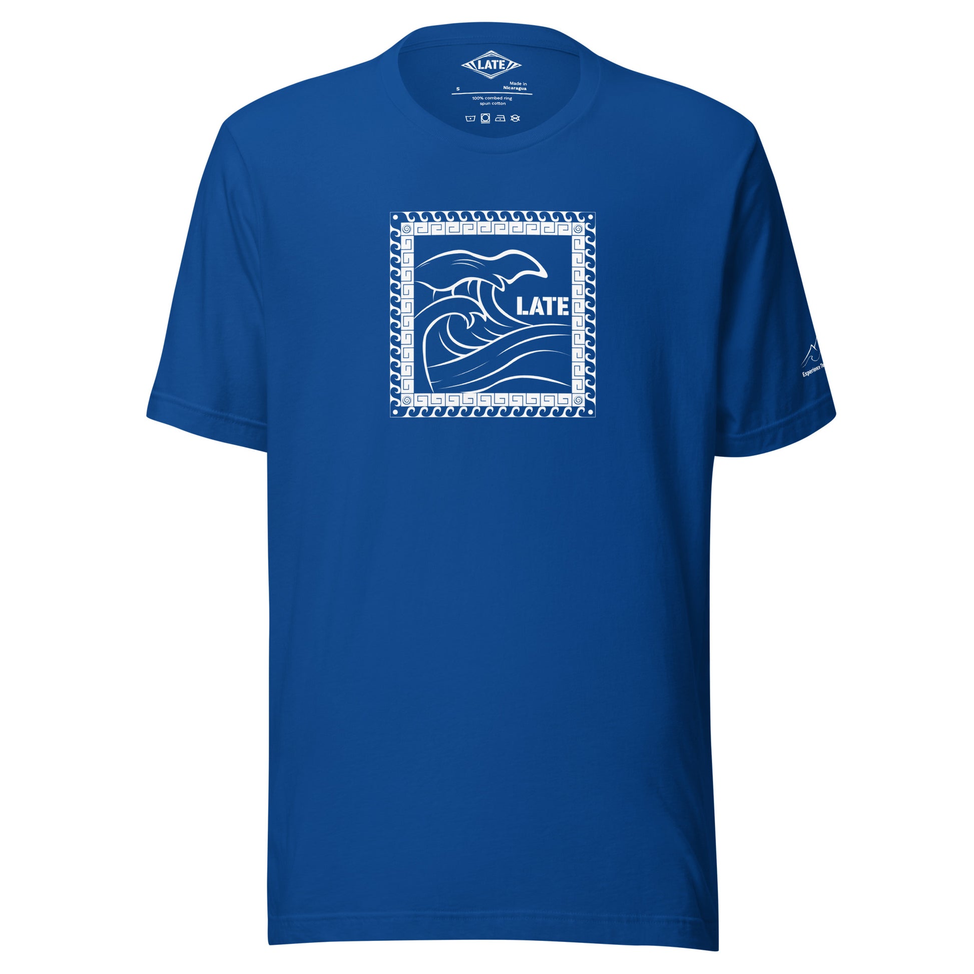 T-Shirt Tricky Wave design vague japonnaise et contour maori texte Late marque de vetement de surf. Tshirt unisex couleur bleu royal